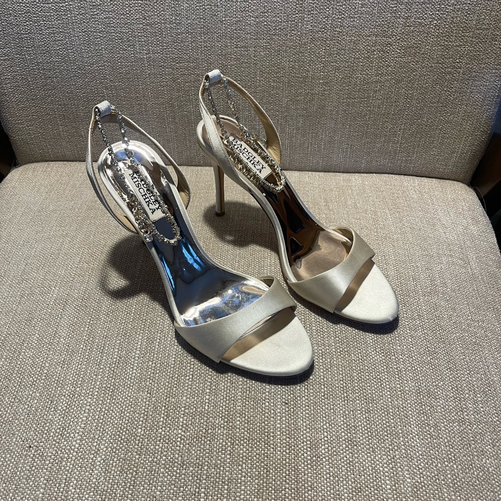Wedding Shoes | Badgley Mischka Ivory Satin Heels Size 8